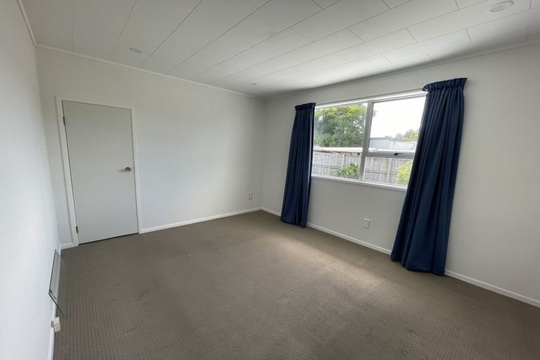 Photo of property in 14b Pipitea Place, Massey, Auckland, 0614