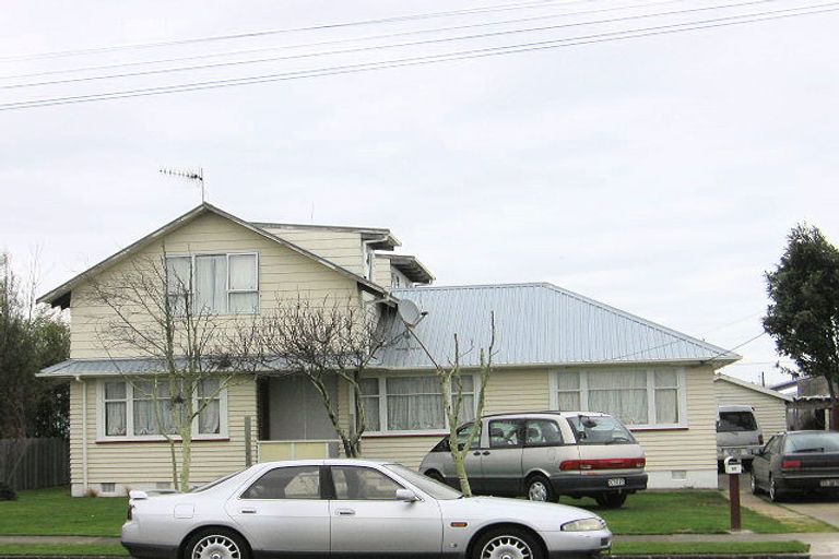 Photo of property in 35 Carlisle Street, Levin, 5510