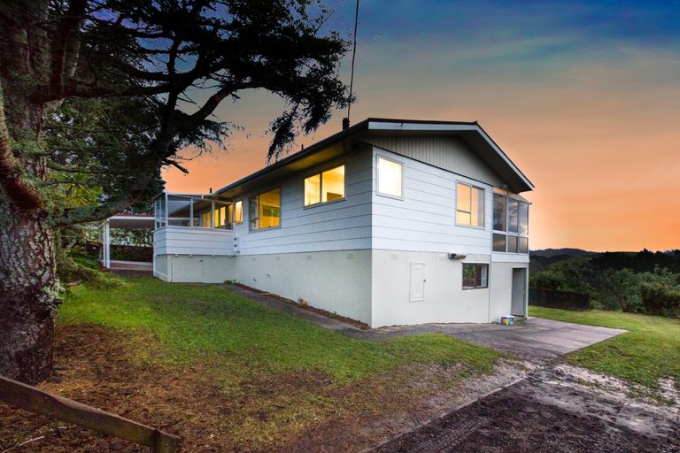 Photo of property in 4 Mcentee Road, Waitakere, Auckland, 0816