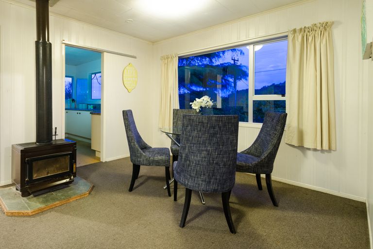 Photo of property in 4 Mcentee Road, Waitakere, Auckland, 0816