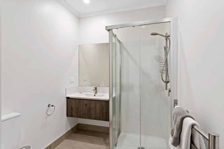 Photo of property in 11/2 Warrant Officer Lane, Hobsonville, Auckland, 0616