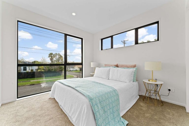 Photo of property in 2/113 Flanshaw Road, Te Atatu South, Auckland, 0610