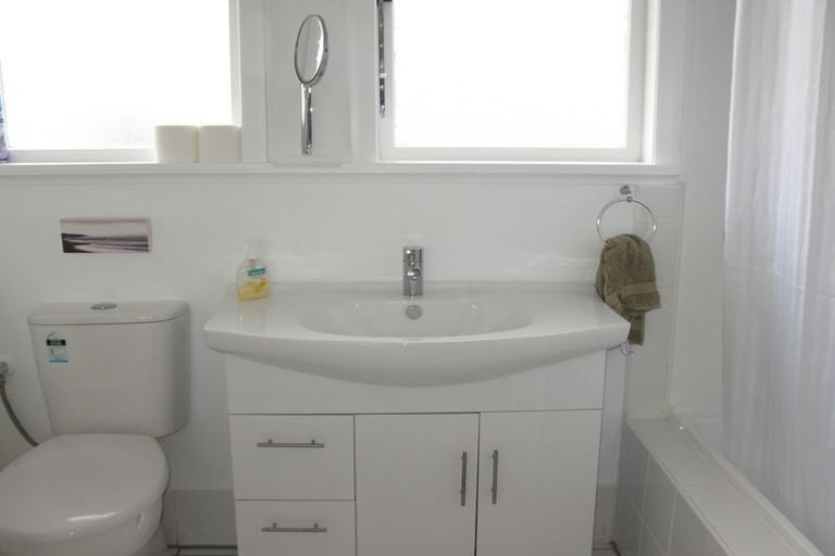 Photo of property in 82 Arimu Road, Papakura, 2110