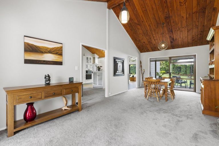 Photo of property in 132 Motu Road, Kumeu, 0891