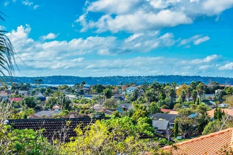 Photo of property in 13 Ballini Rise, West Harbour, Auckland, 0618