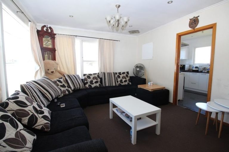Photo of property in 2/10 Ocean View Road, Northcote, Auckland, 0627