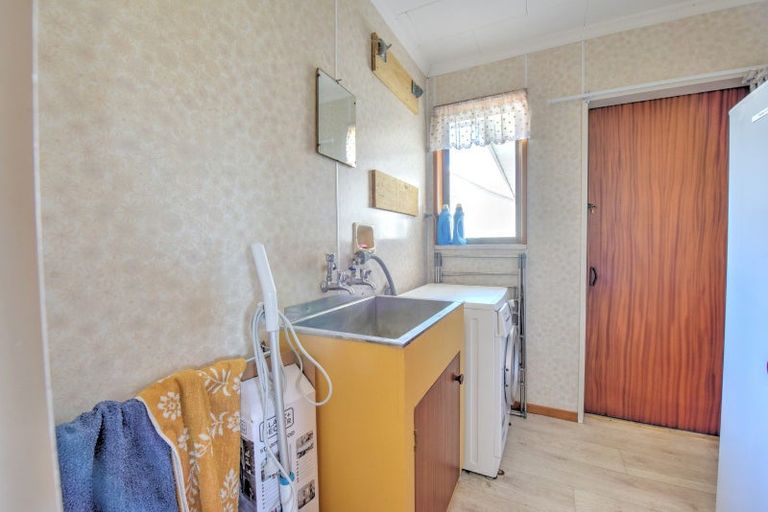 Photo of property in 86 Seaward Road, Edendale, 9825