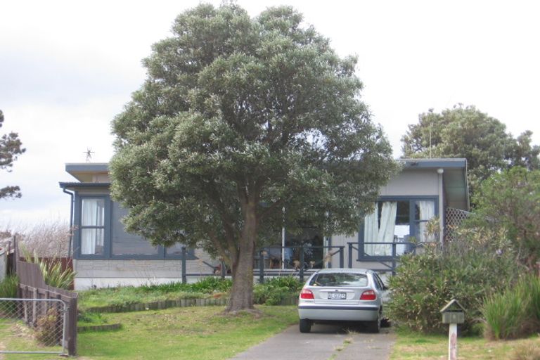 Photo of property in 8 Kent Terrace, Foxton Beach, Foxton, 4815