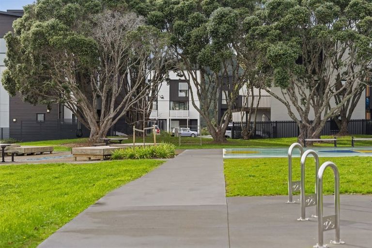 Photo of property in 4/35 Marine Parade, Hobsonville, Auckland, 0616