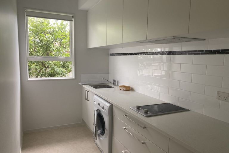 Photo of property in 34a Exmouth Road, Northcote, Auckland, 0627