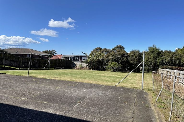 Photo of property in 4317 Great North Road, Glendene, Auckland, 0602