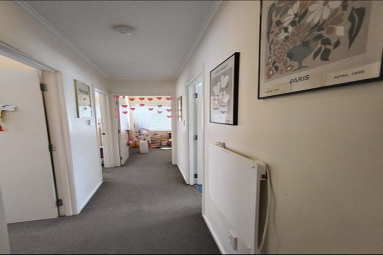 Photo of property in 25 Universal Drive, Henderson, Auckland, 0610