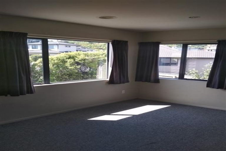 Photo of property in 9 Routeburn Avenue, Aotea, Porirua, 5024