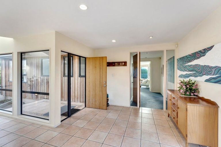 Photo of property in 17 Oratia Street, Waikanae Beach, Waikanae, 5036