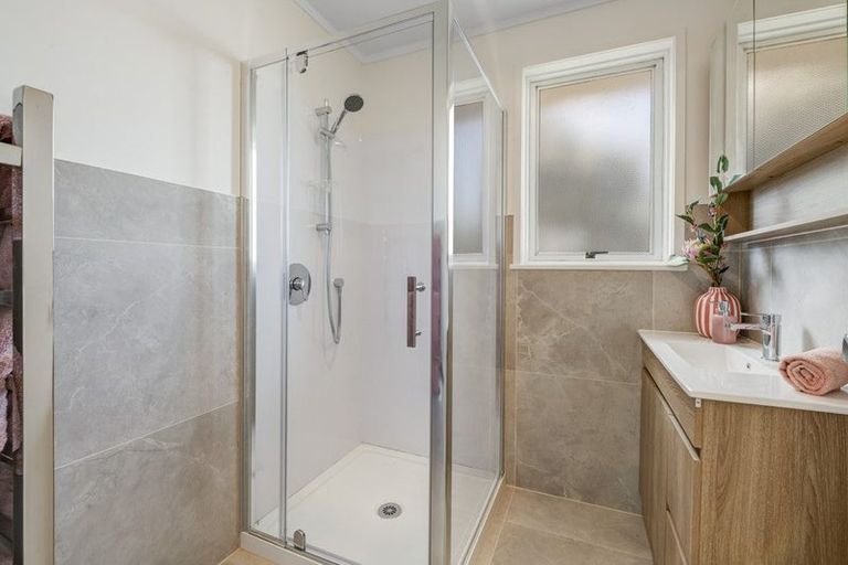 Photo of property in 3 View Road, Glenfield, Auckland, 0627