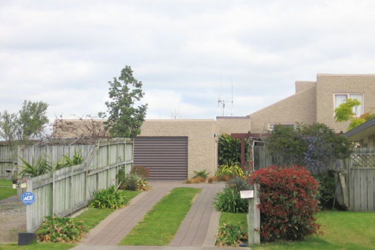 Photo of property in 90 Dalton Drive, Papamoa Beach, Papamoa, 3118