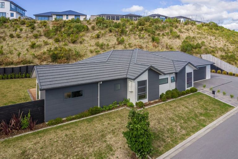 Photo of property in 20 Queen Charlotte Drive, Aotea, Porirua, 5024