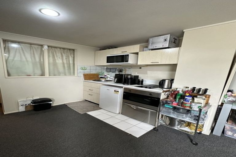 Photo of property in 18 Cityview Place, Massey, Auckland, 0614