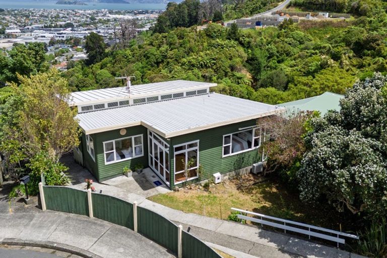 Photo of property in 16 City View Grove, Harbour View, Lower Hutt, 5010