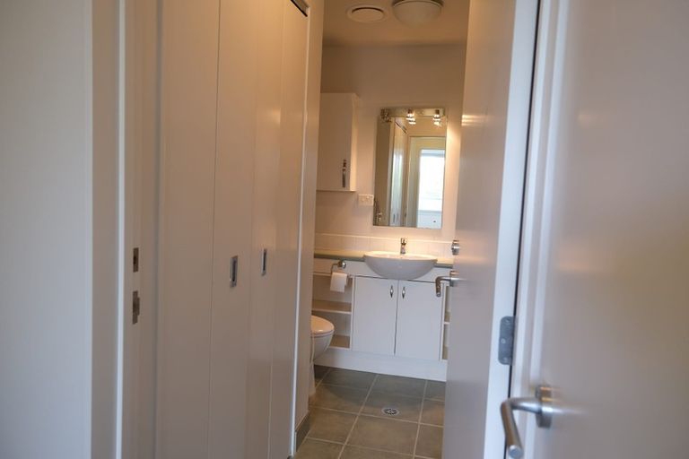 Photo of property in 2/18 Shakespeare Road, Milford, Auckland, 0620