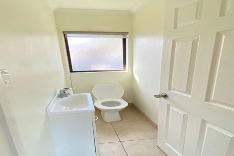 Photo of property in 25 Alidade Place, Massey, Auckland, 0614