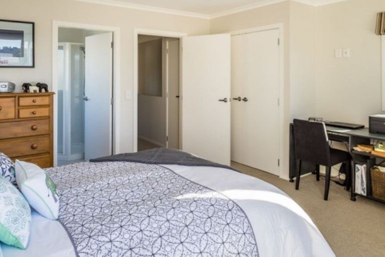 Photo of property in 8a Stone Street, Miramar, Wellington, 6022