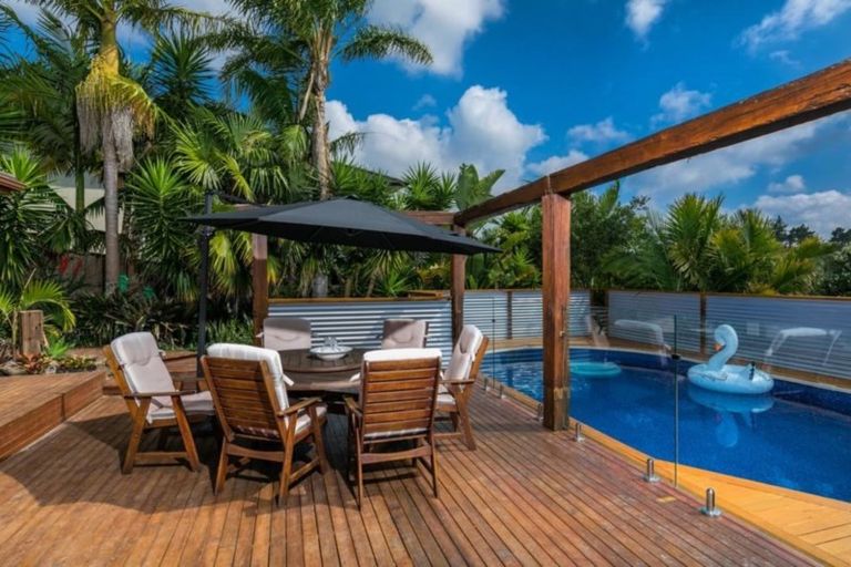 Photo of property in 2 Te Wharau Drive, Greenhithe, Auckland, 0632