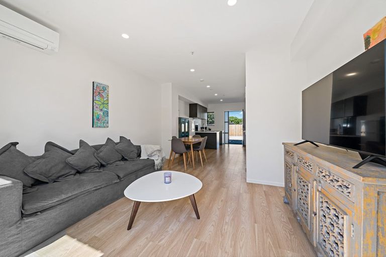 Photo of property in 17 Waru Lane, Te Atatu Peninsula, Auckland, 0610