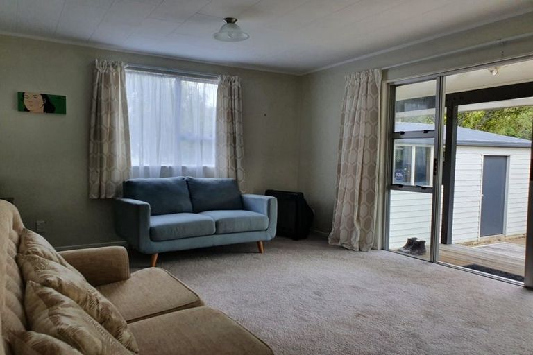 Photo of property in 1/9 Gemstone Drive, Birchville, Upper Hutt, 5018