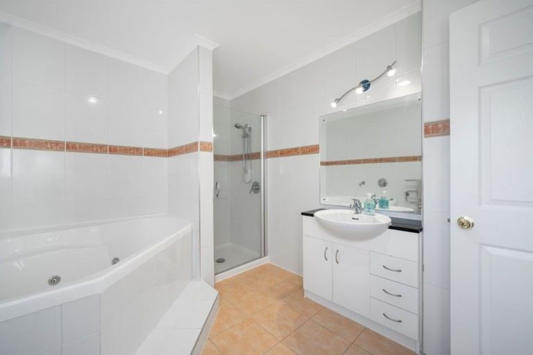 Photo of property in 54 Gold Street, Albany Heights, Auckland, 0632