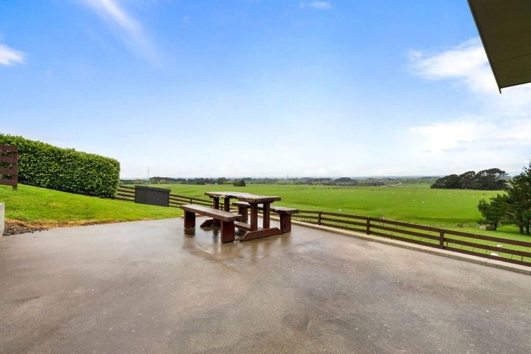 Photo of property in 33 Oram Drive, Turitea, Palmerston North, 4472