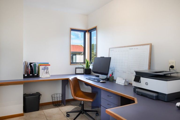 Photo of property in 33 Ruapehu Drive, Fitzherbert, Palmerston North, 4410