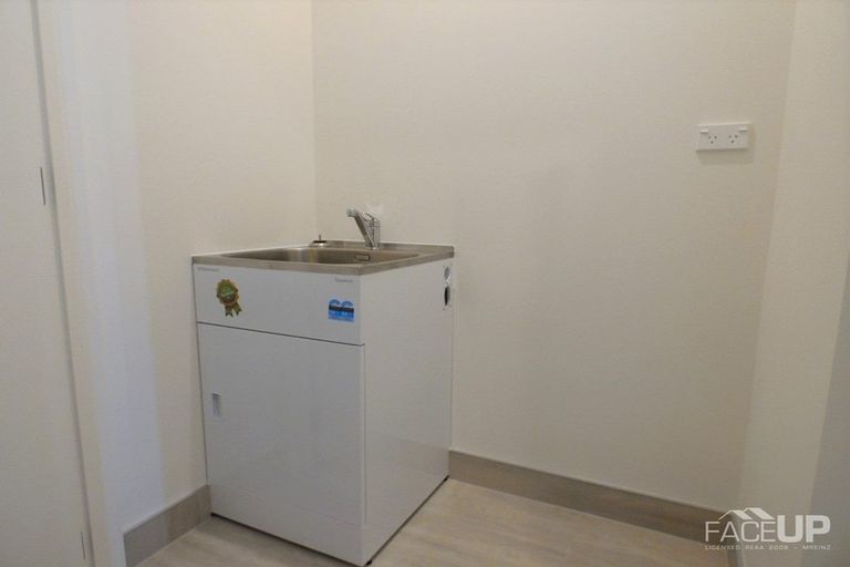 Photo of property in 4/28 Nevill Road, Hobsonville, Auckland, 0616