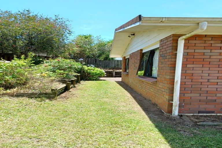 Photo of property in 24 Dianne Louise Drive, Half Moon Bay, Auckland, 2012