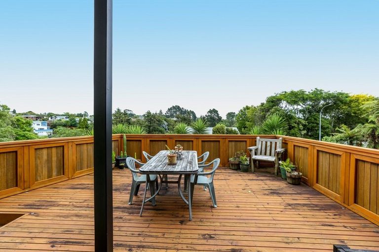 Photo of property in 100 Heta Road, Highlands Park, New Plymouth, 4312