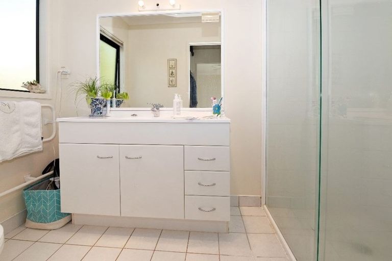 Photo of property in 9 Hercules Drive, Henderson, Auckland, 0612