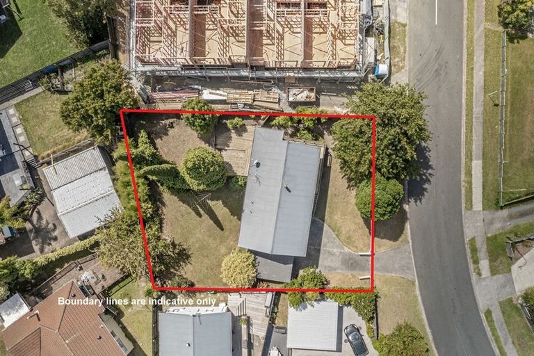 Photo of property in 4 Buisson Glade, West Harbour, Auckland, 0618