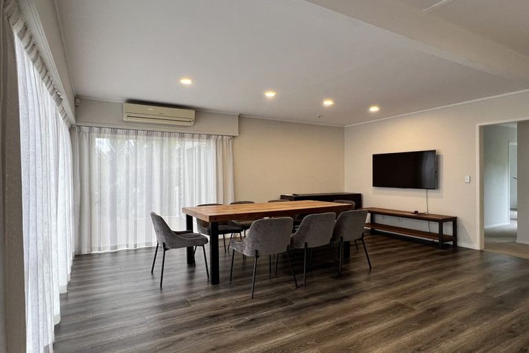 Photo of property in 2a Eastcliffe Road, Castor Bay, Auckland, 0620