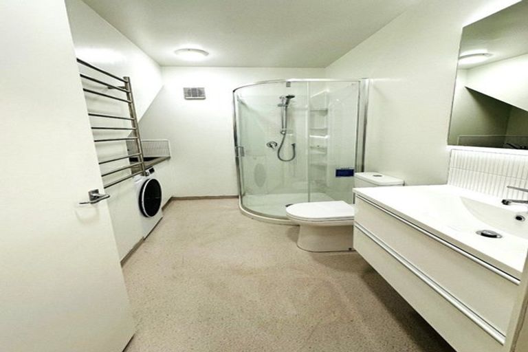 Photo of property in 6 Gill Road, Lowry Bay, Lower Hutt, 5013