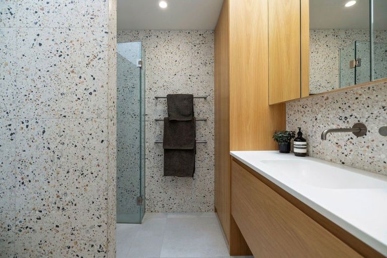 Photo of property in 556b Peninsula Road, Kelvin Heights, Queenstown, 9300