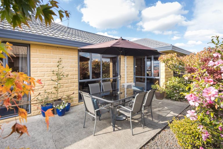 Photo of property in 84 Parnell Heights, Kelvin Grove, Palmerston North, 4414