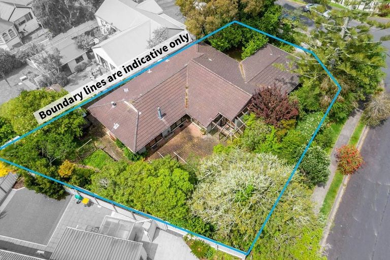 Photo of property in 1 Celina Place, Browns Bay, Auckland, 0630