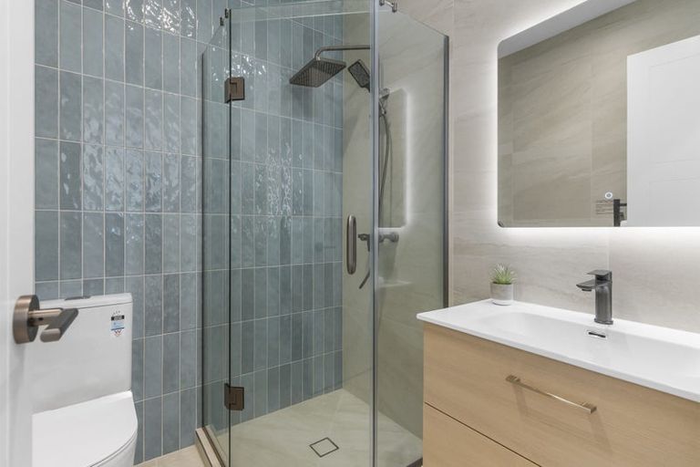Photo of property in 6/30 Kiteroa Terrace, Rothesay Bay, Auckland, 0630