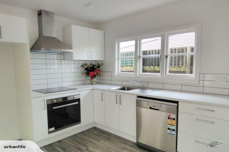 Photo of property in 2 Rustic Lane, Spreydon, Christchurch, 8024