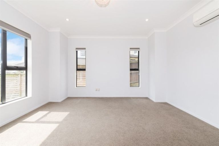 Photo of property in 23 Midhurst Avenue, Henderson, Auckland, 0612