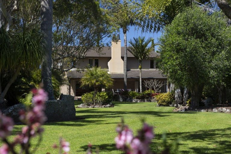 Photo of property in 2213 Whananaki North Road, Whananaki, Hikurangi, 0181