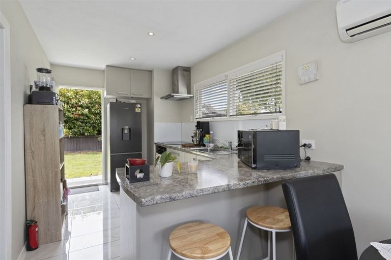 Photo of property in 2/5 Sarabande Avenue, Redwood, Christchurch, 8051