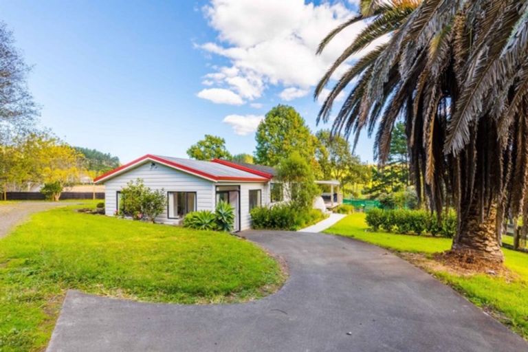 Photo of property in 74 Valley Road, Waimauku, 0881