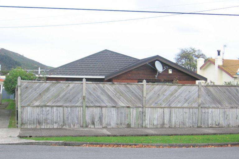 Photo of property in 2/50 Porutu Street, Fairfield, Lower Hutt, 5011
