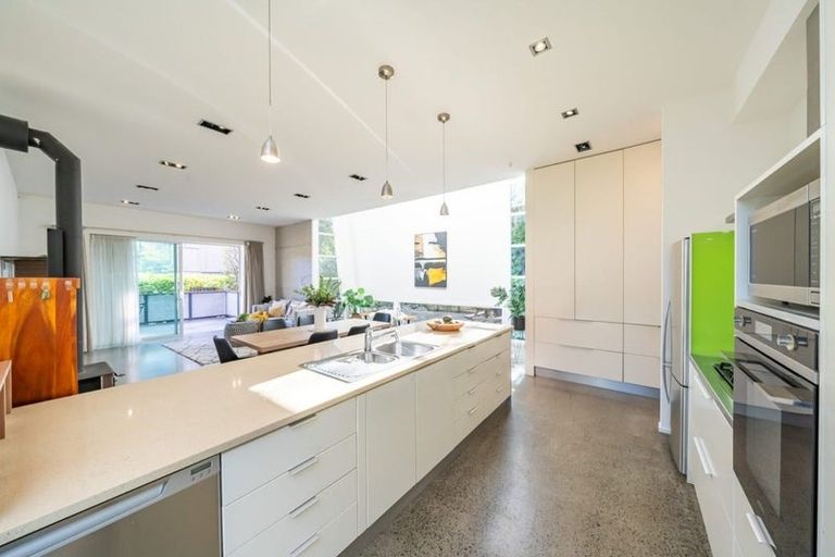 Photo of property in 47 Korokoro Road, Korokoro, Lower Hutt, 5012